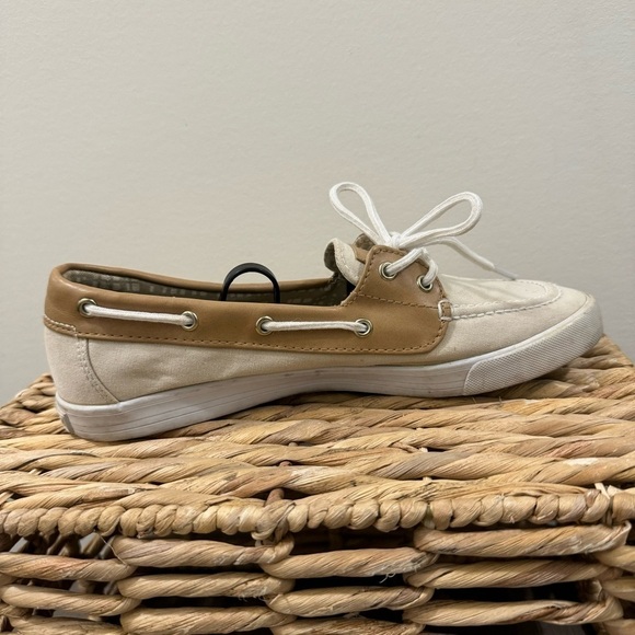 Tommy Hilfiger White & Tan Slip On Boat Shoes 8 - Picture 7 of 8